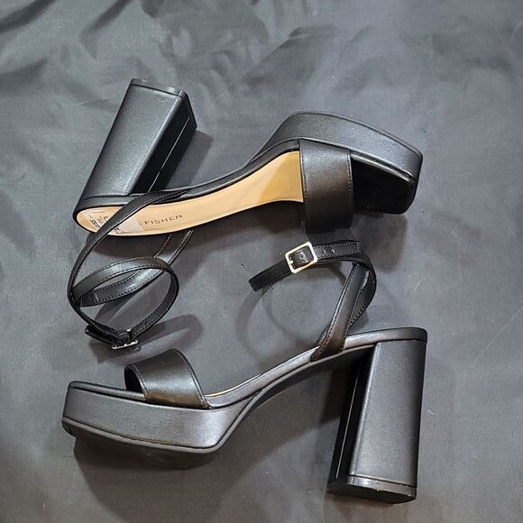 MARC FISHER WOMEN'S PLATFORM HEELED SANDAL - Picture 7 of 14